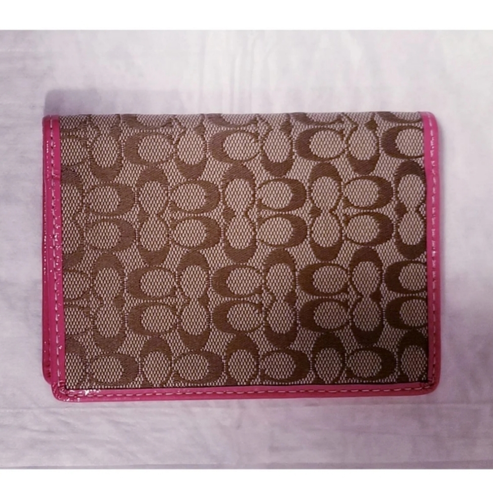 SOLD‼Coach khaki & pink Passport Wallet - Picture 2 of 5